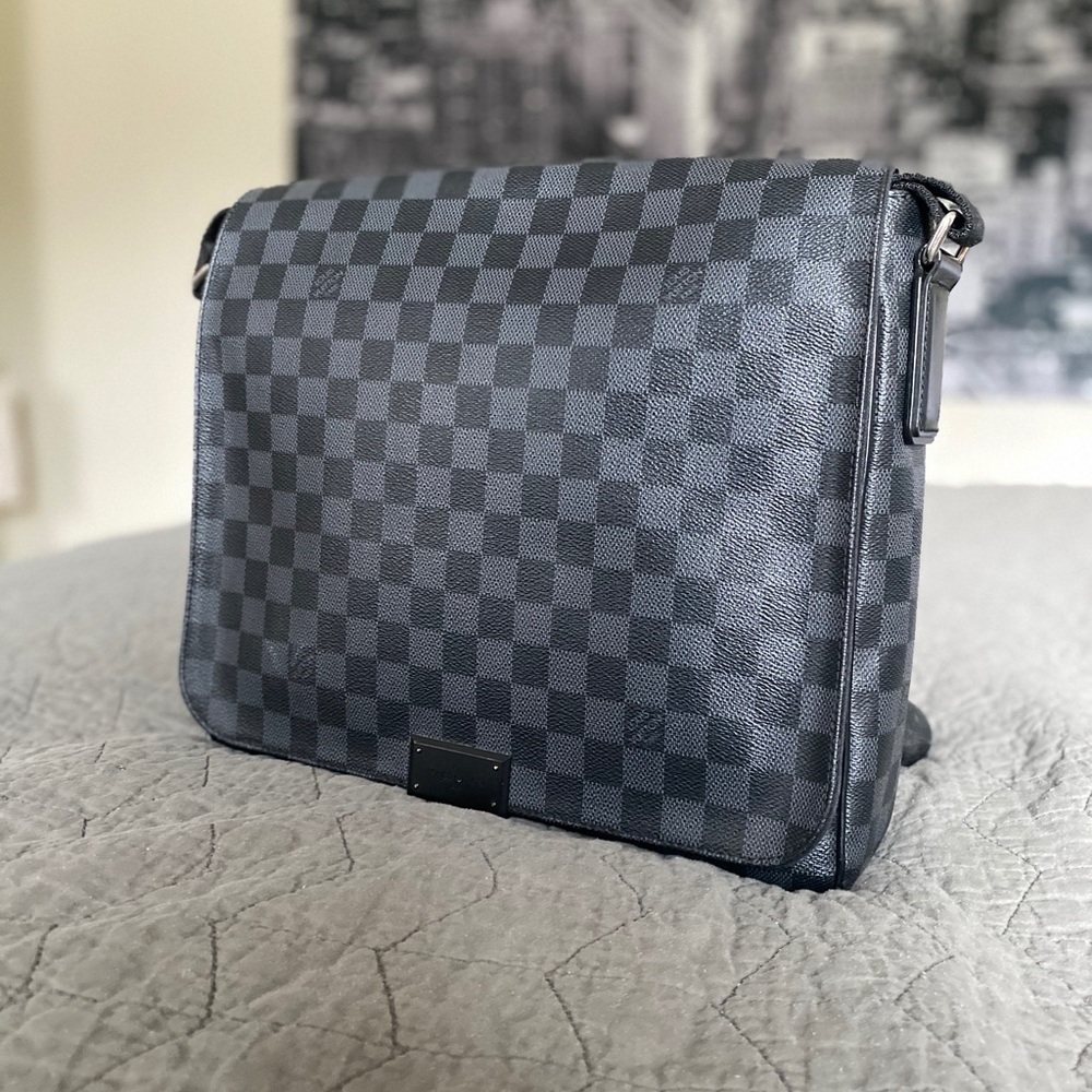 Louis Vuitton District MM Damien Graphite
